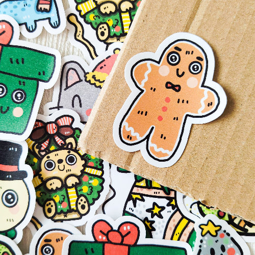 Kuvassa on jouluteemaisia tarroja.