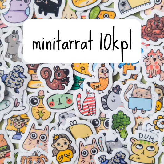 Kuvassa on paljon pieniä, hauskoja tarroja. Kuvan päällä lukee "minitarrat 10kpl". Tarrat ovat pääasiassa eläimiä.