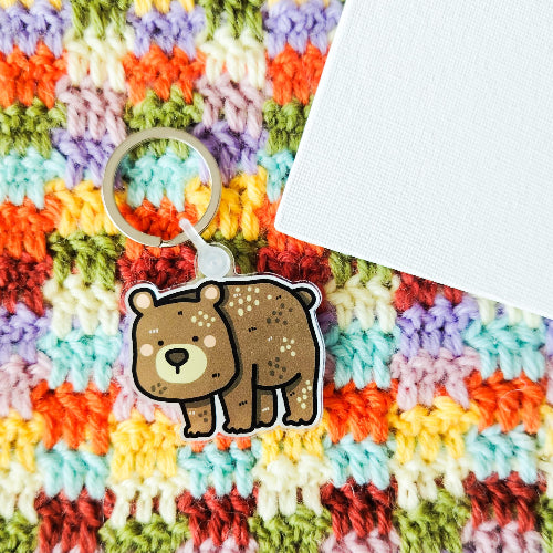 Kira-Karhu - karhuavaimenperä - akryylinen eläinavaimenperä